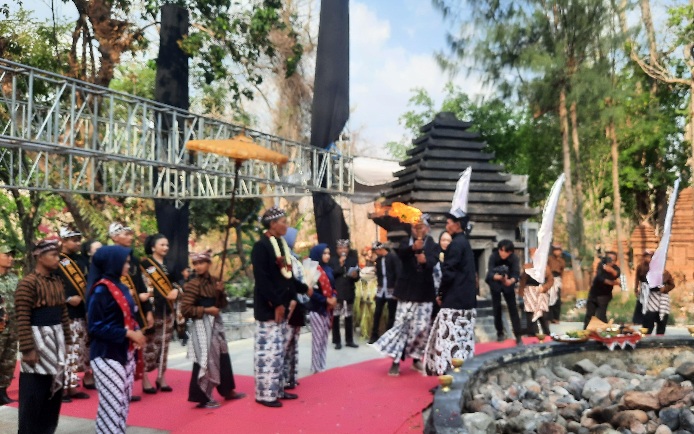 Kirab api abadi hari jadi bojonegoro.