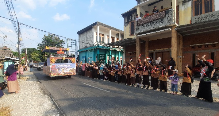 Kirab api abadi hari jadi bojonegoro.
