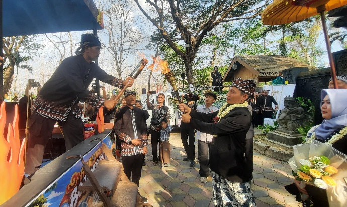 Kirab api abadi hari jadi bojonegoro.
