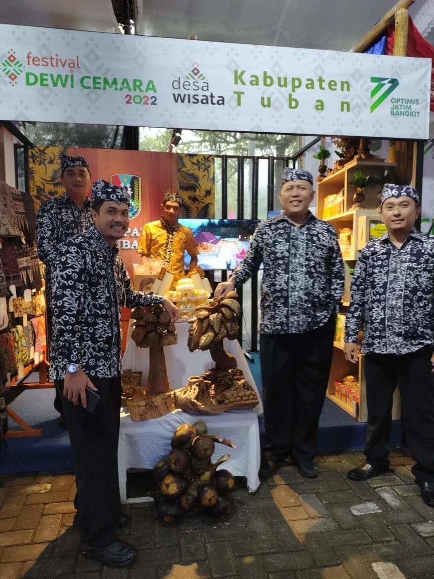 Wisata Pantai Kelapa Tuban © 2022 suarabanyuurip.com