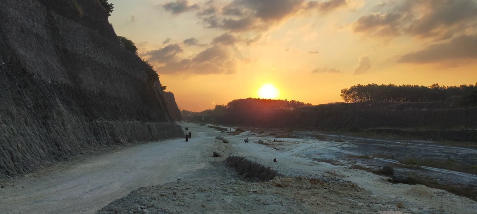 Lokasi tambang batu kapur yang dikelola PT WBS.