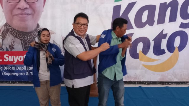 Kang Yoto  &copy; 2023 suarabanyuurip.com